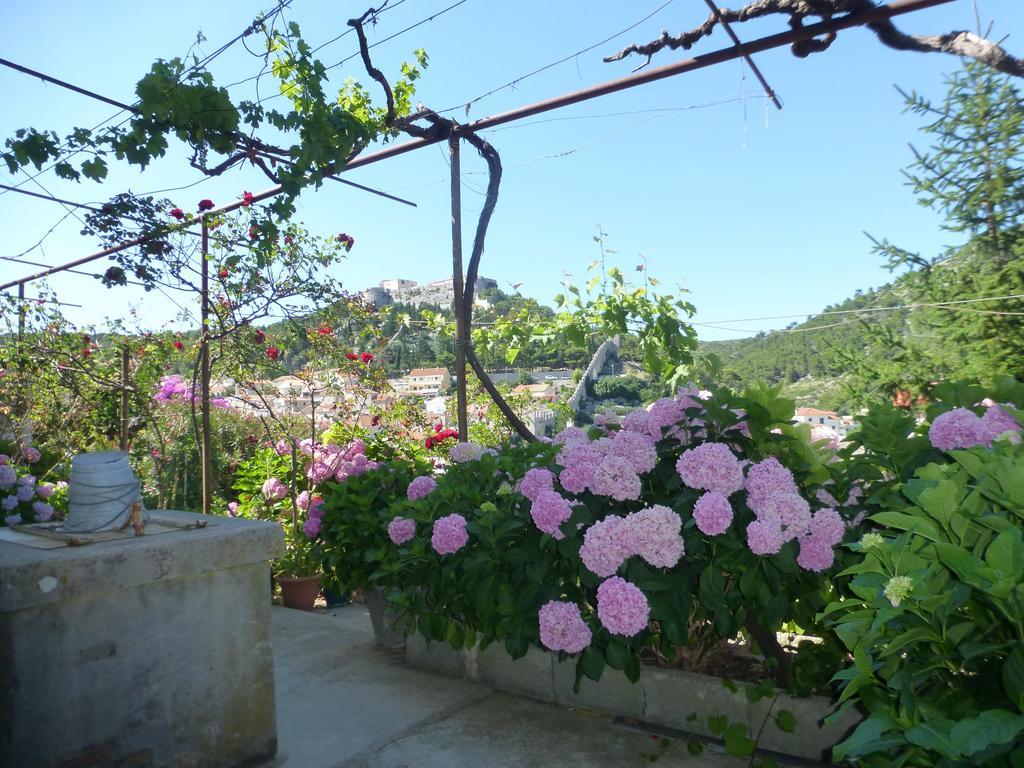Guesthouse Bracanovic Hvar Town Eksteriør bilde